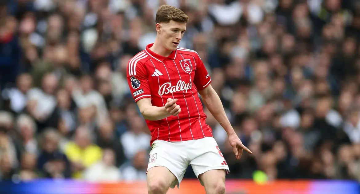 United пытается опередить City в борьбе за Elliot Anderson